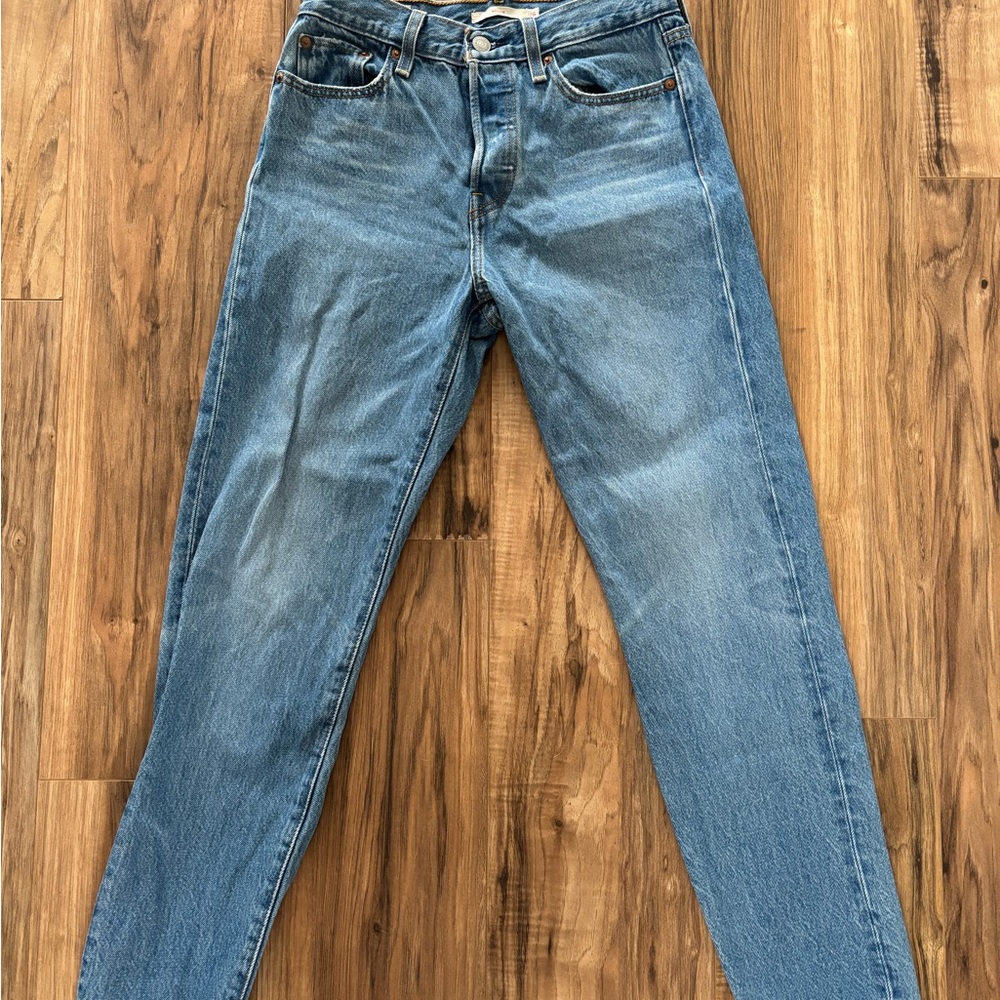 Women’s LEVI’S WEDGIE JEANS, size 26.